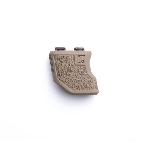 Il TIGER CLAW M-LOK Angled Forward Grip offre un design ergonomico, un grip angolato di 10 gradi e una texture retro, migliorando il controllo e la gestione del rinculo.