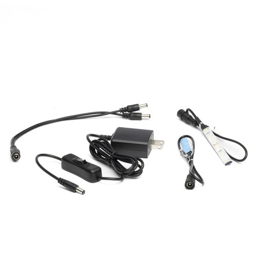 Kit LED completo con opzione "Ceiling" per una luce brillante e uniforme su presse come RCBS e Hornady, include alimentatore, interruttore e adattatori.