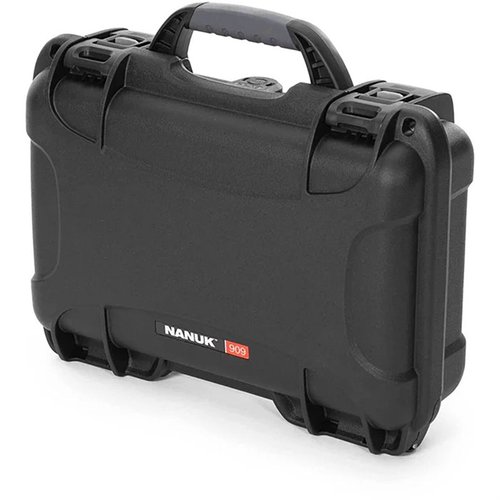 Il NANUK 909 è un case rigido impermeabile, leggero e indistruttibile, ideale per proteggere armi, droni e attrezzature in condizioni estreme.