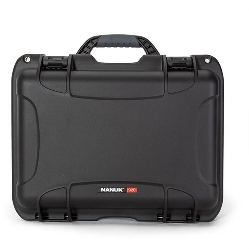 Il NANUK 920 è un case rigido impermeabile, leggero e indistruttibile, perfetto per proteggere armi, attrezzature fotografiche e strumenti in ogni condizione.