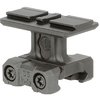 Il supporto MK2 ACRO Aimpoint offre affidabilità, design elegante e materiali di alta qualità, garantendo prestazioni ottimali e un ritorno preciso allo zero.