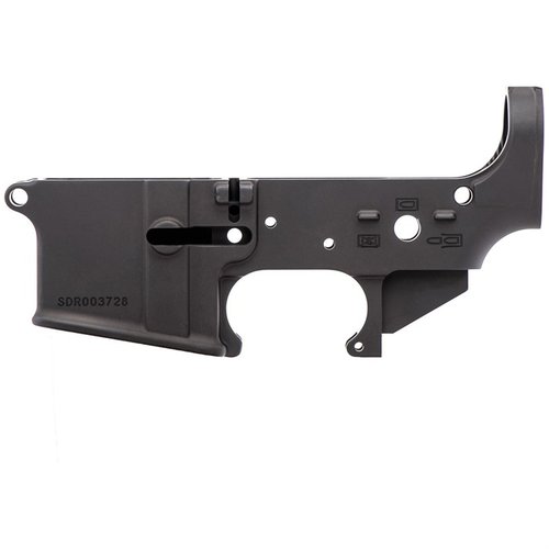 Il receiver inferiore SPIKE’S TACTICAL II NO-LOGO per AR-15 è realizzato in alluminio 7075 T6, compatibile con RDIAS e con finitura anodizzata di alta qualità.