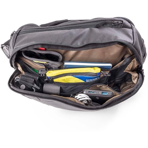 La ACHRO™ 10L EDC Sling Bag offre un design Low-Vis, scomparto per armi nascosto, piattaforma Multi-Mount e comfort con spallacci imbottiti, ideale per ogni giorno.
