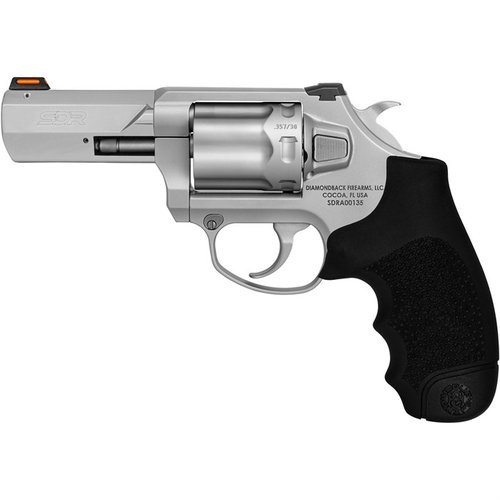 Il revolver DIAMONDBACK SDR .357 Magnum/.38 SPL +P offre affidabilità, un design compatto, un grilletto fluido e mirini ad alta visibilità, ideale per la difesa personale.