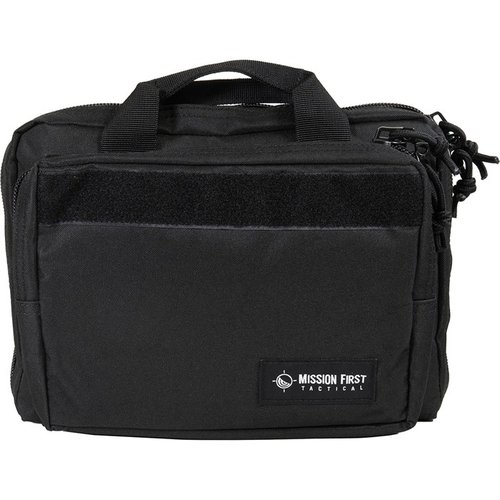 Il TPC TWO PISTOL CARRIER di MISSION FIRST TACTICAL è ideale per trasportare due pistole, con divisori imbottiti e spazio per i caricatori, tutto in nylon balistico.