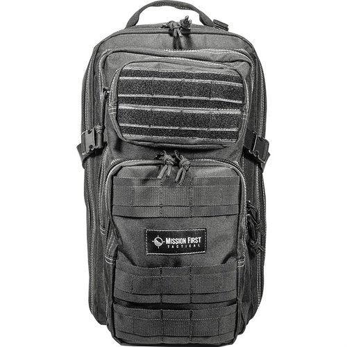 Lo zaino WARRIOR 30 è robusto e compatto, realizzato in 600 Denier Ballistic Nylon, con spallacci imbottiti e sezioni MOLLE per un uso versatile.