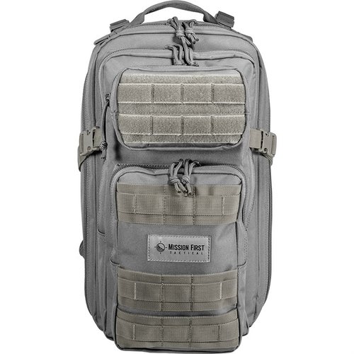 Lo zaino WARRIOR 30 è robusto e compatto, realizzato in 600 Denier Ballistic Nylon, con spallacci imbottiti e scomparti per un trasporto confortevole e funzionale.