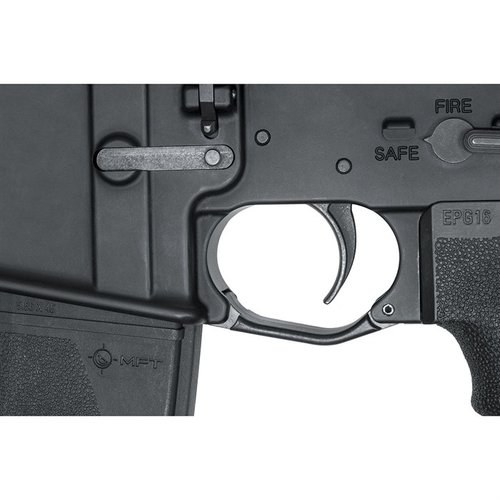 Il MISSION FIRST TACTICAL E-VOLV ENHANCED TRIGGER GUARD per AR-15 offre accesso completo al grilletto, anche con guanti, ed è realizzato in polimero resistente.