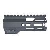Il CORE ELITE OPERATIONS CEO GEN 2 M-LOK® Handguard offre un design monolitico, installazione facile e compatibilità con accessori M-LOK per prestazioni superiori.