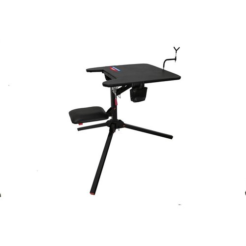 Scopri il BIRCHWOOD CASEY SWIVEL ACTION SHOOTING BENCH: seduta girevole a 360°, comfort ottimale, supporto per armi regolabile e tasche per munizioni.