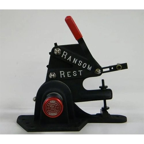 Il RANSOM MASTER SERIES PISTOL REST offre precisione e ripetibilità nei test di pistole, duplicando il movimento della mano umana per risultati affidabili.