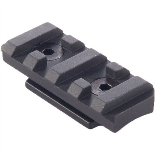 Il sistema modulare AR-15 Picatinny consente di configurare facilmente le rotaie e i ganci per ogni missione, offrendo massima flessibilità e personalizzazione.
