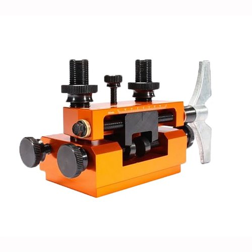 L'AccuSight di Lyman è un attrezzo CNC in alluminio per installare e regolare mirini dovetail, con manico grande per movimenti precisi e supporto per slide 1911.