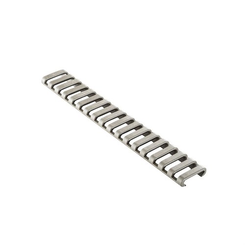 Il tappo in gomma sintetica per rail Picatinny offre una superficie di presa antiscivolo, migliorando il controllo dell'arma e proteggendo mani e rail.