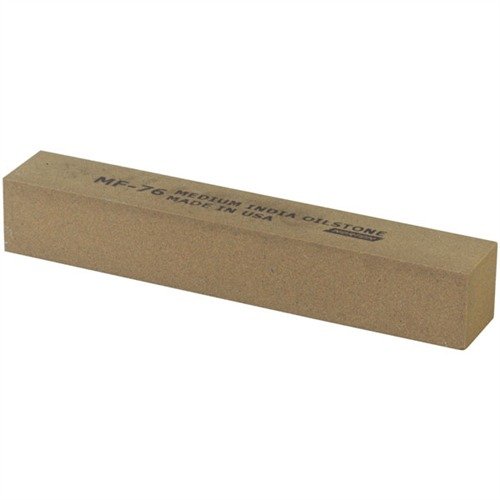 La pietra India MF-76 di Norton, 6"x1"x1", offre un taglio rapido e una finitura liscia, ideale per migliorare la trazione nei fucili e rimuovere le sbavature.