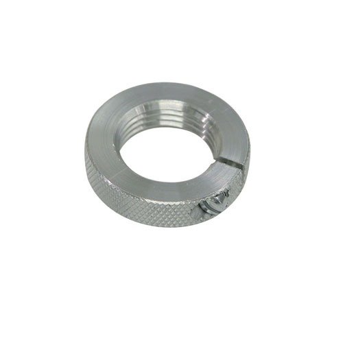 Il CROSS BOLT DIE LOCK RING di Forster offre un allineamento preciso senza danneggiare i filetti delle die, grazie al design innovativo con bullone trasversale.