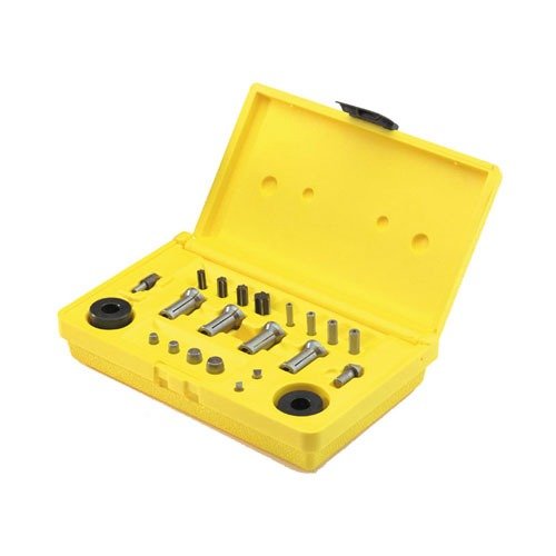 La custodia accessori per trimmer di Forster è realizzata in plastica resistente e offre spazi per collets, pilots, reamers e strumenti di pulizia, mantenendo tutto organizzato.