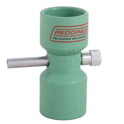 Il Redding Powder Trickler permette di aggiungere polvere con precisione, un granello alla volta, e il suo peso di un chilo garantisce stabilità durante l'uso.