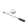 Il kit di pulizia per azione include strumenti in acciaio inossidabile per mantenere puliti i recessi dei lugs, la camera e il bolt, garantendo prestazioni ottimali.