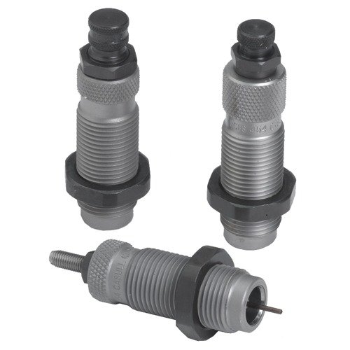 Il set RCBS 3-DIE CARBIDE offre un die di sizer in carburo che elimina la lubrificazione delle munizioni, un die espansore e un die di crimpatura.