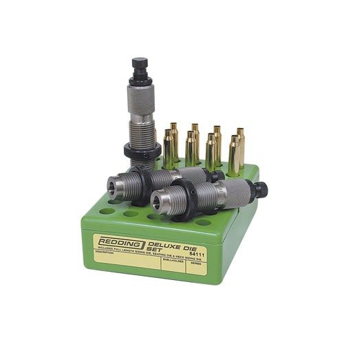 Il set di die Redding Deluxe 3-DIE per 7.62x39mm include die di dimensionamento, seduta e dimensionamento del collo, garantendo tolleranze precise e durata nel tempo.