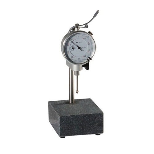 Il Sinclair Bullet Sorting Stand con base in granito nero offre precisione nella classificazione dei proiettili e un indicatore a quadrante per un facile utilizzo.