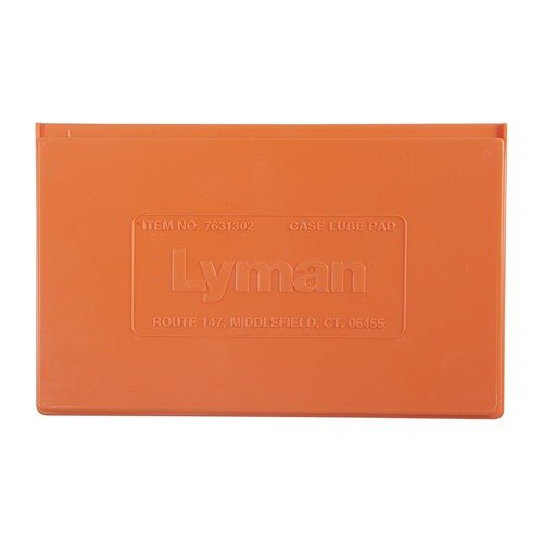 Il Case Lube Kit di Lyman include un grande pad di lubrificazione, 2 fl. oz. di Lyman Case Lube e un manico ergonomico con pennelli intercambiabili per diverse calibrazioni.