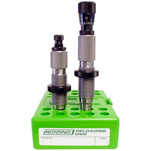 Il Master Hunter Die Set di Redding offre una combinazione di die di dimensionamento full-length e die di seating per cariche di munizioni estremamente precise.