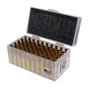 .243 Winchester brass di alta qualità, pulito e ricotto, confezionato in una robusta scatola per munizioni, ideale per tiro a lungo raggio e precisione.
