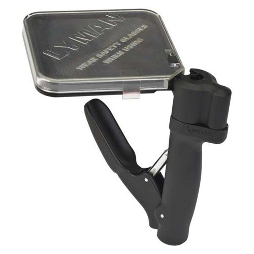 Il Lyman E-ZEE Prime Hand Priming Tool consente di inserire i primer a mano con facilità, grazie a un manico ergonomico e vassoi con chiusure per evitare fuoriuscite.
