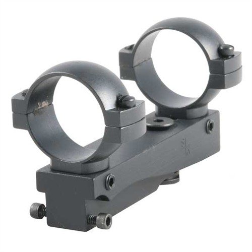 Il MOSIN NAGANT MOUNT S&K offre un'installazione senza forature, con una base in alluminio che sostituisce la mira posteriore e accetta ottiche a lungo raggio.