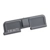 I coperchi di espulsione AR-15/M16 di Wilson Combat permettono di identificare rapidamente i ricevitori superiori di vari calibri, con finitura Black Armor-Tuff®.