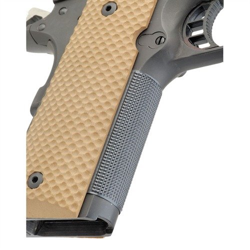 Aggiungi una presa sicura alla tua 1911 Auto in pochi minuti con il Wilson Checkered Front Strap, senza modifiche e facile da installare.