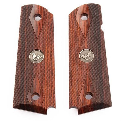 Le impugnature 1911 in legno esotico Cocobolo di Wilson Combat offrono un design elegante, checkering 20 lpi e logo "Eagle" su medaglione bronzeo, per una presa sicura.