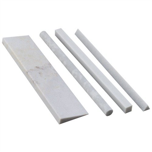 Il set Arkansas 4-stone offre forme ideali per la lucidatura di acciai al carbonio, perfette per superfici di grilletto e sear, garantendo bordi puliti.