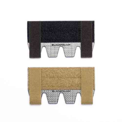 Il FORK Panel di BLACKFOLIUM permette di aggiungere facilmente tasche orizzontali con Velcro®, senza bisogno di MOLLE/MALICE, per un'installazione rapida e innovativa.